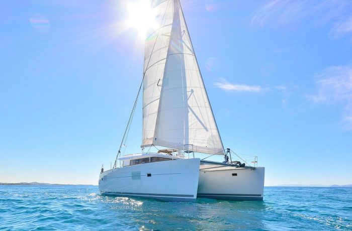 sailing halkidiki 2 700x460 (1)